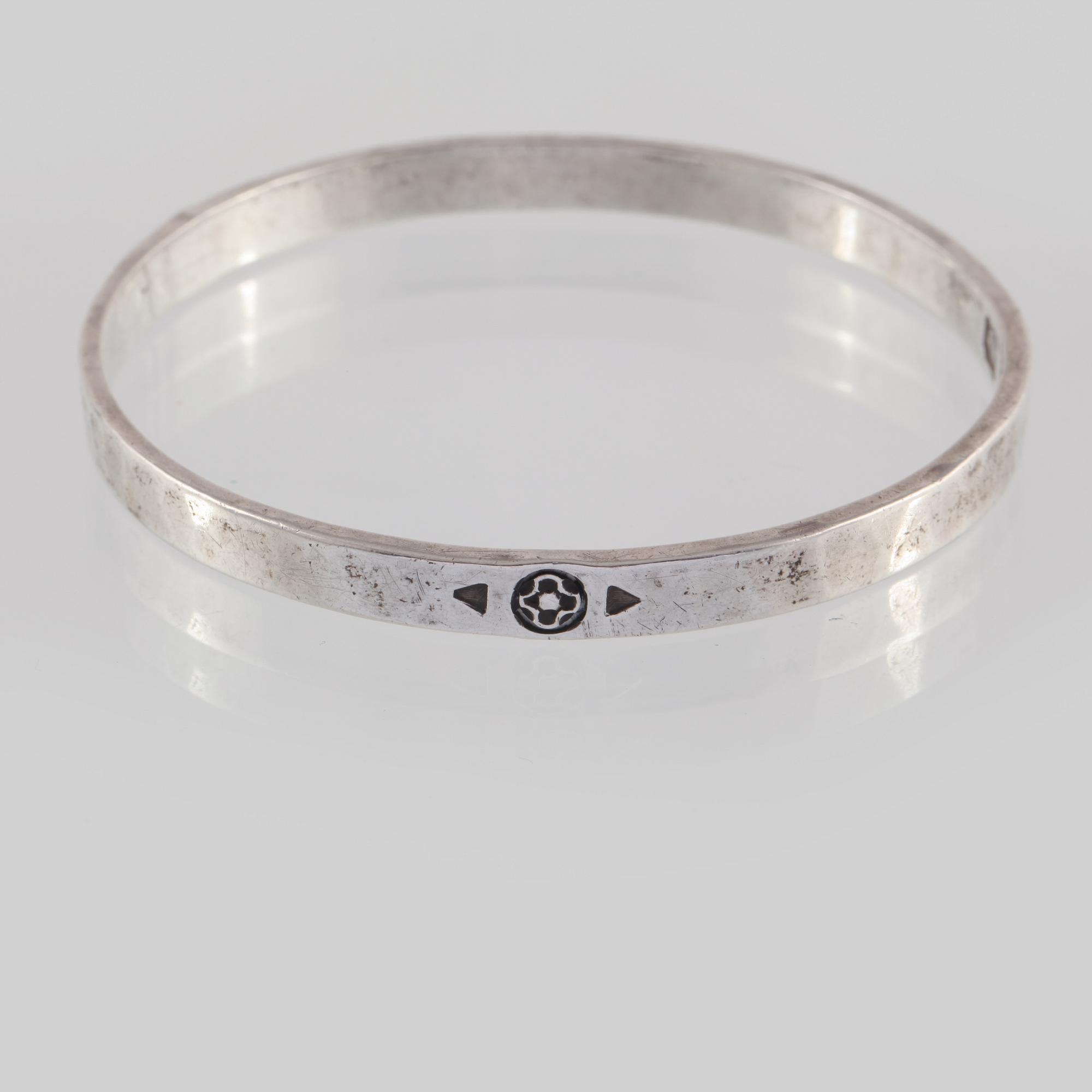 ARMRING, silver, Tore Kullander, Borås, 1947. Vikt 28,7 gram.
