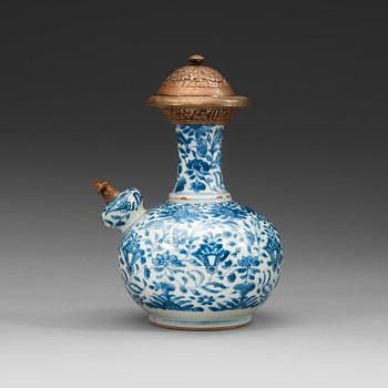 536. A blue and white kendi, Qing dynasty, Kangxi (1662-1722).