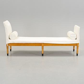 SOFFA/SCHÄSLONG, empire, omkring 1800-talets andra kvartal.