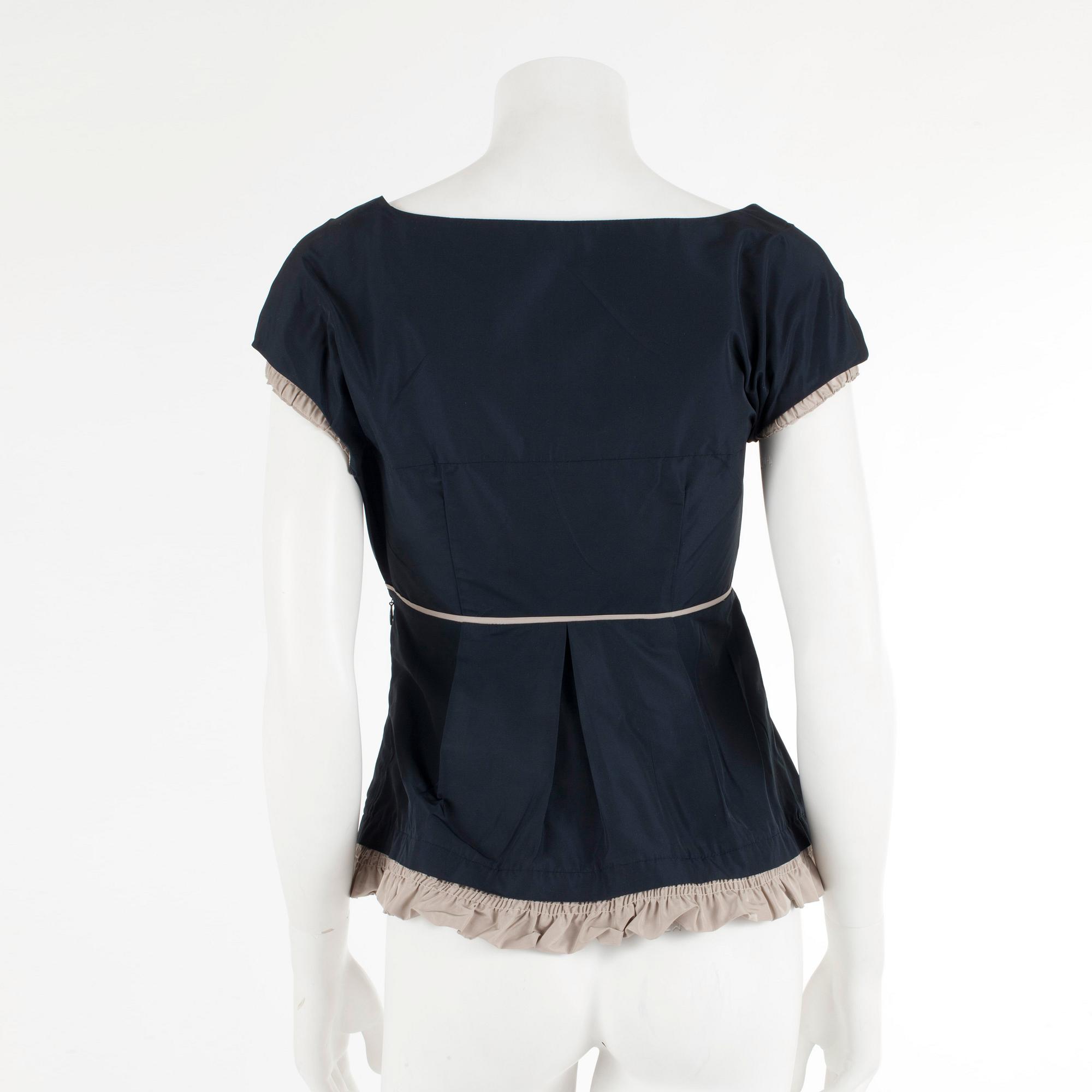 TOP, MIU MIU. Italiensk storlek 38.