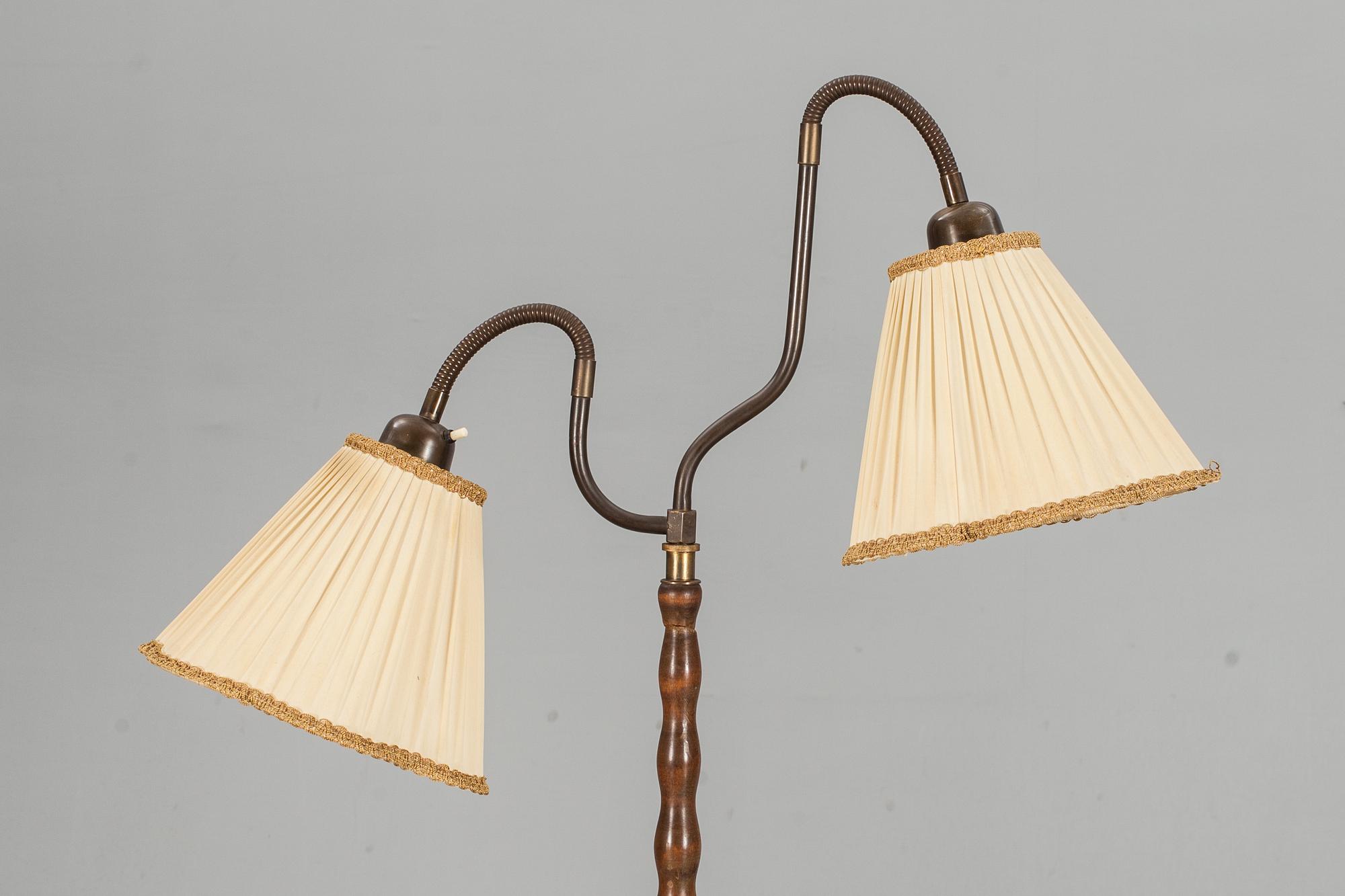 GOLVLAMPA, 1900-talets första hälft.