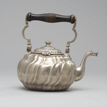 TEKANNA, av Olof Artedius 1760, mästare i Jönköping 1753-79. Rokoko.