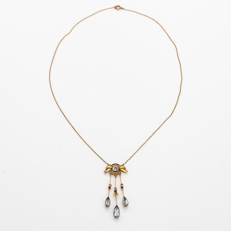 Kaulakoru, 14K kultaa ja akvamariineja. Moskova, 1900-luvun alku.