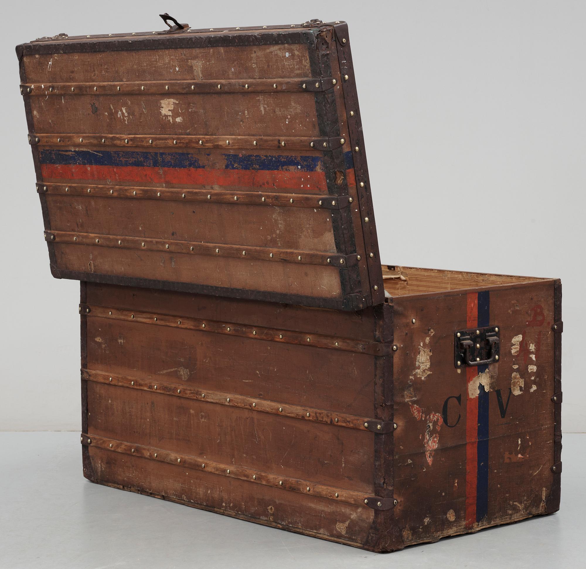 LOUIS VUITTON, a brown trunk, late 19th century.