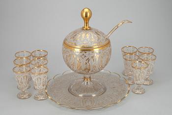 BÅLSKÅL samt BÄGARE 11 st, glas, Böhmen 1800-talets senare hälft.