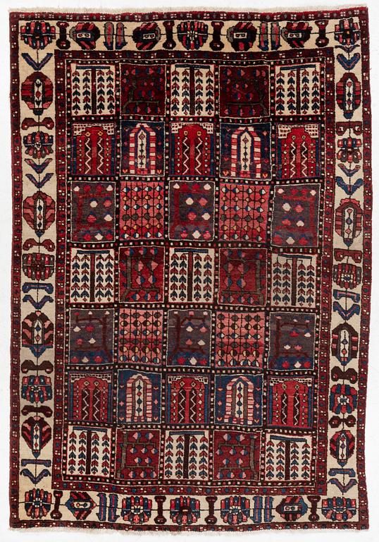 An oriental carpet, c. 290 x 200 cm.