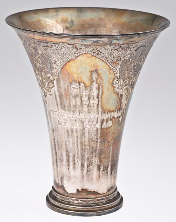 BÄGARE, silver, CG Hallberg, Stockholm 1949. Vikt ca 800 gram.