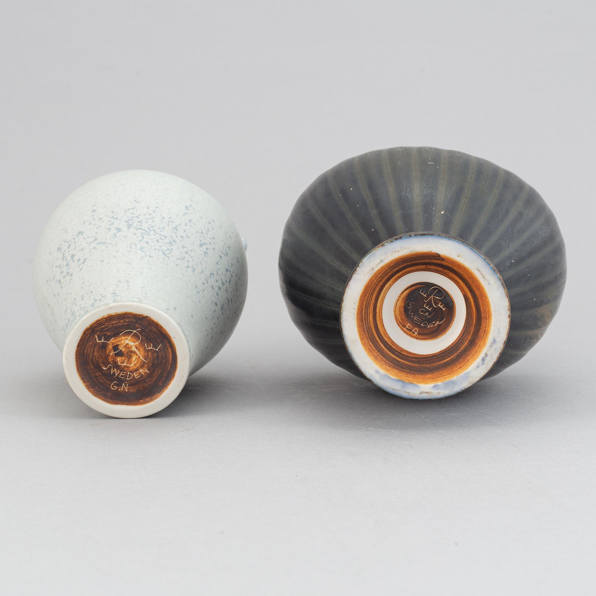 Gunnar Nylund, a set of two stoneware jugs and a vase, Rörstrand, 1950's/60's.