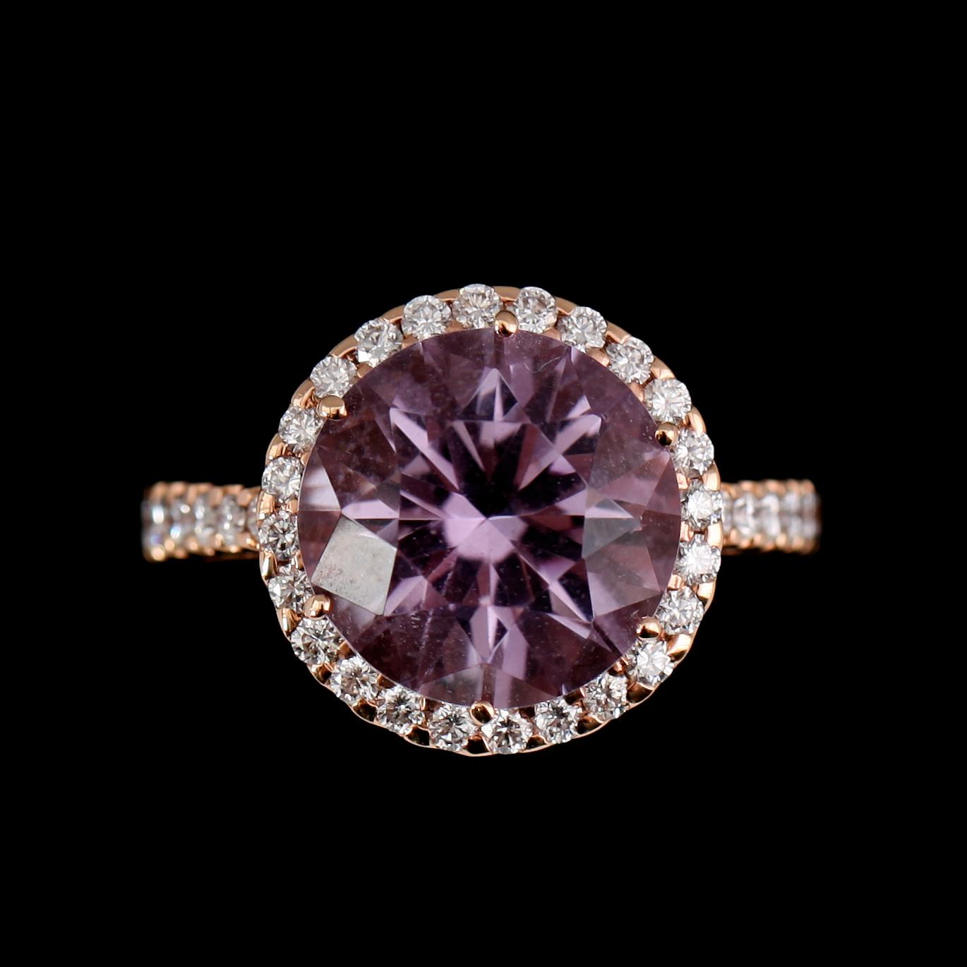 RING, 18 k roséguld, briljantslipade diamanter samt ametist.