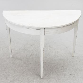 A pair of moon tables, 19th century.