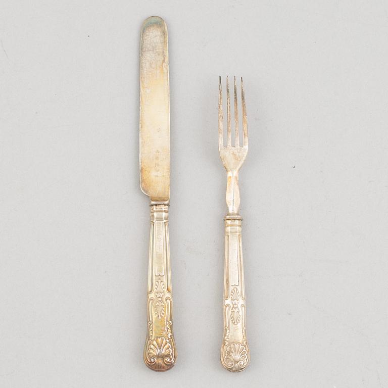 A silver cutlery set, 'Kings Pattern',mark of Aaron Hatfield & Sons, Sheffield, England, circa mid-19th Century (12 pcs).