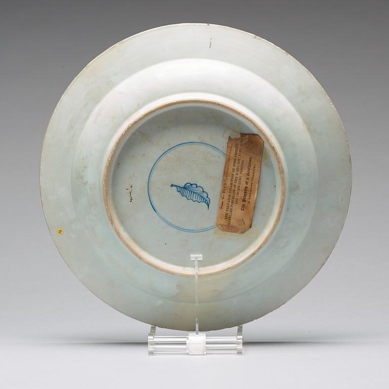 A famille verte dish, Qing dynasty, Kangxi (1662-1722).