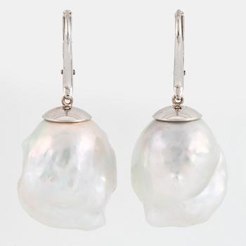 Cultured baroque pearl earrings.