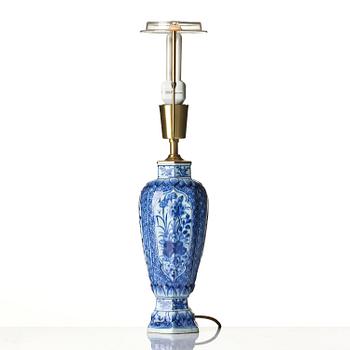 A blue and white vase/table lamp, Qing dynasty, Kangxi (1662-1722).