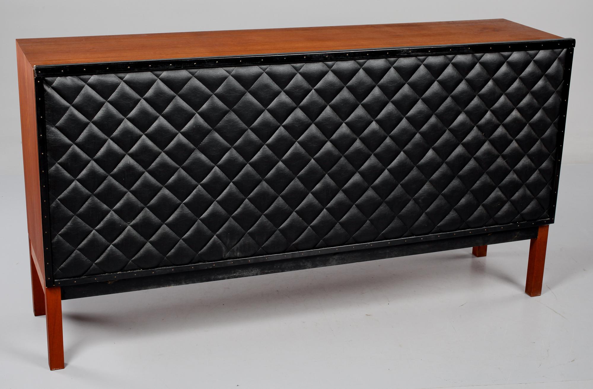 SIDEBOARD, omkring 1900-talets mitt.