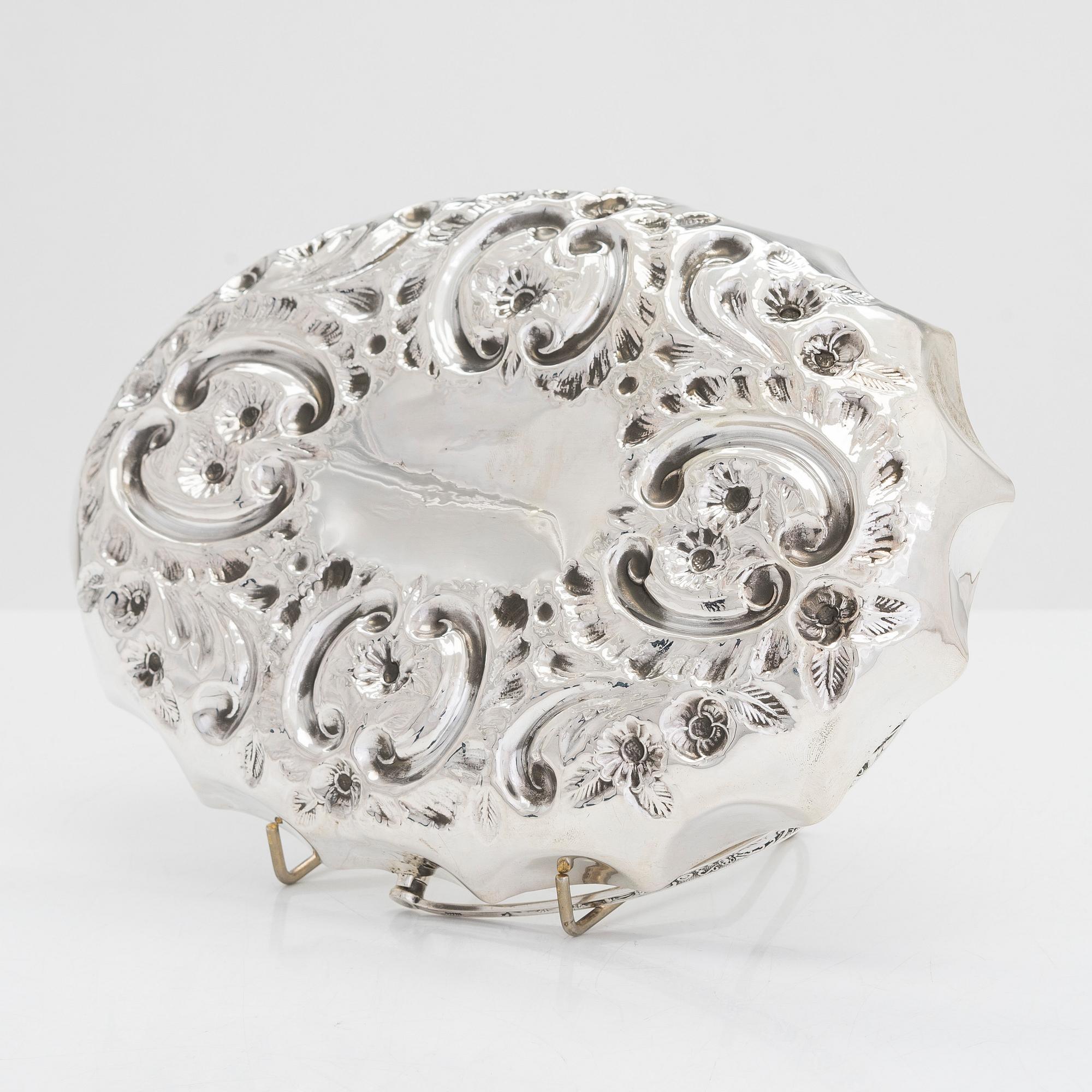 A sterling silver sweetmeat basket, W. G. Keight & Co, Birmingham 1901,