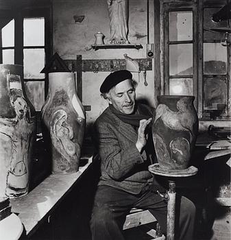 Gisèle Freund, "Marc Chagall dans son atelier à Vence, 1954".