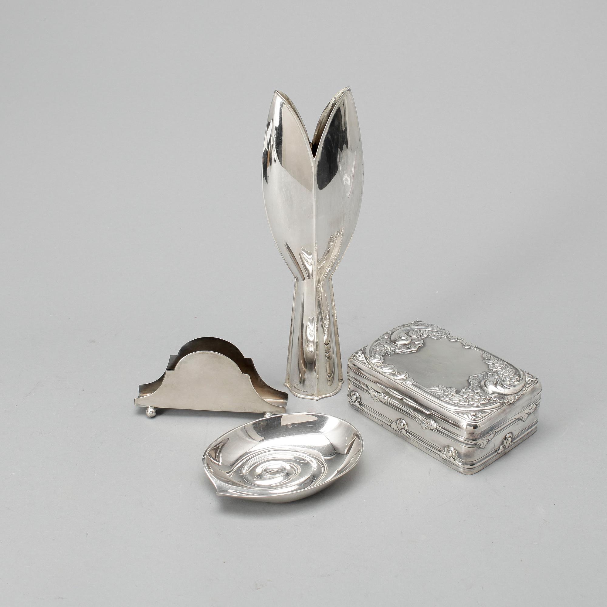 PARTI SILVER, 4 delar, Bl a Finland, 1963, samt England. tot vikt 748 gram (Vas med fylld fot).
