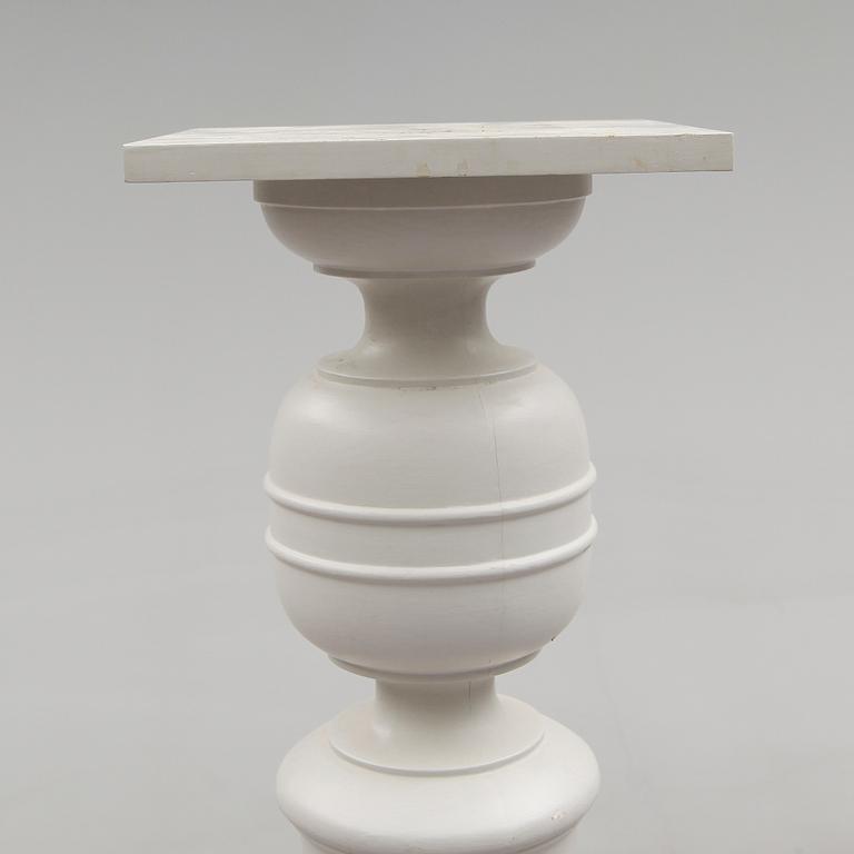 PIEDESTAL, 1900-talets första hälft.