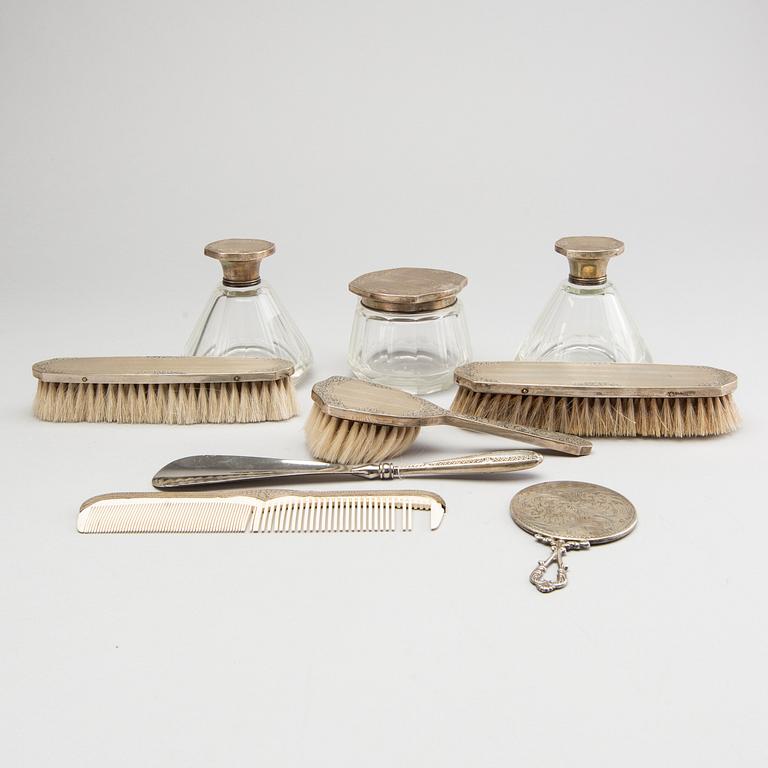 TOILETTUPPSÄTTNING 9 dlr silver 1900-talets början.