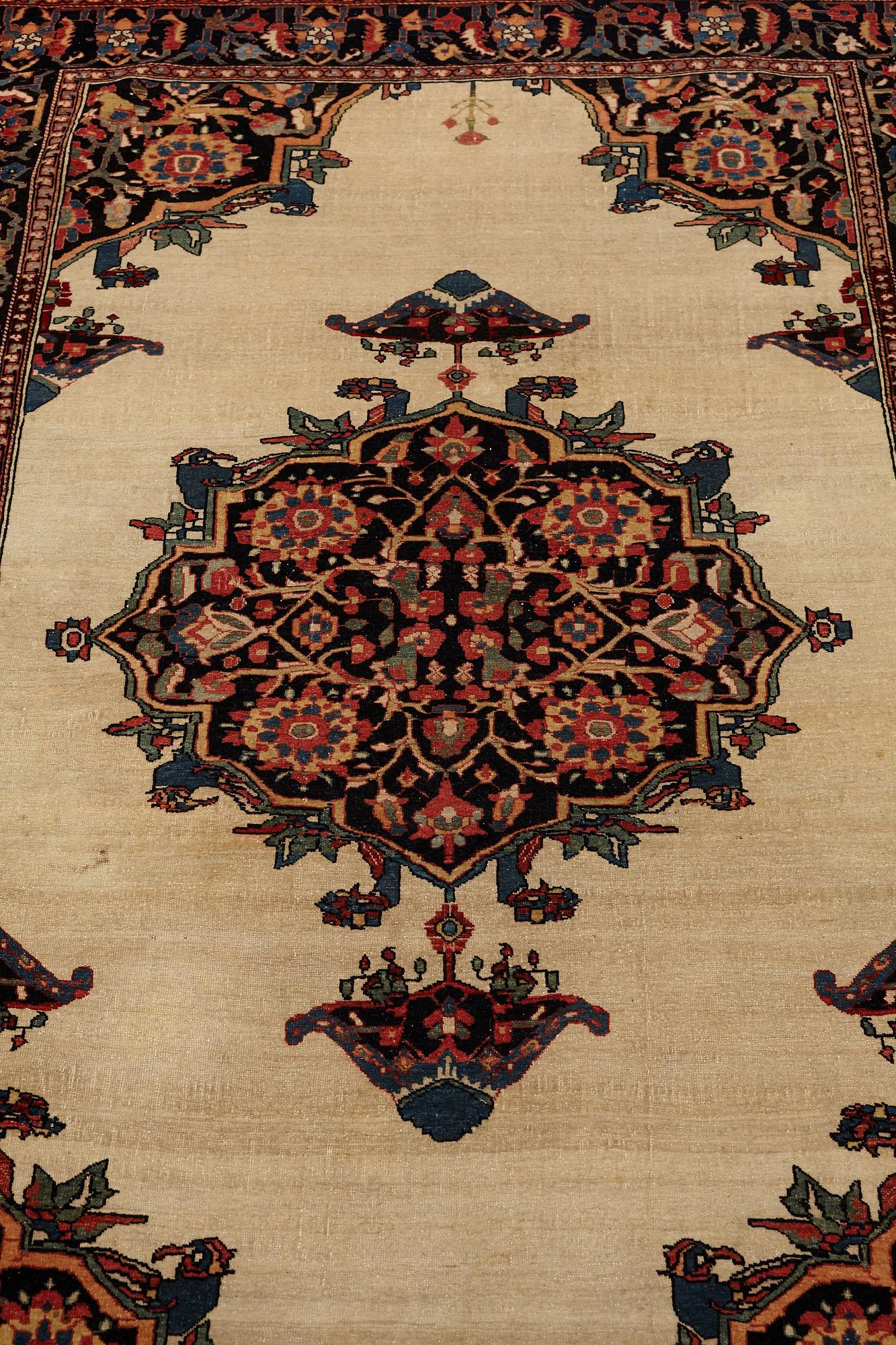 A rug, antique West Persian, possibly Feraghan/Malajir, ca 197,5 x 129,5-131 cm.