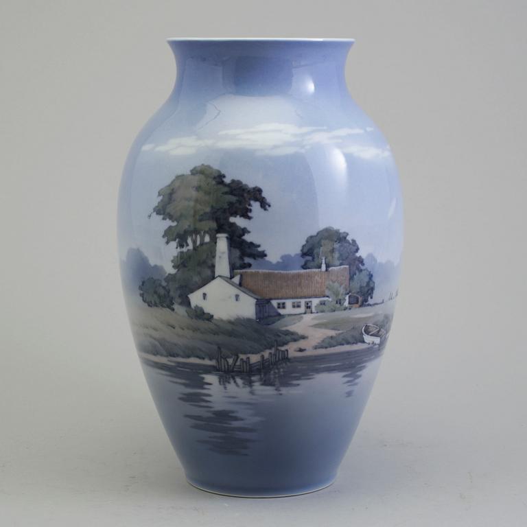 ROYAL COPENHAGEN, vase, porcelain, Denmark, mid 1900's.