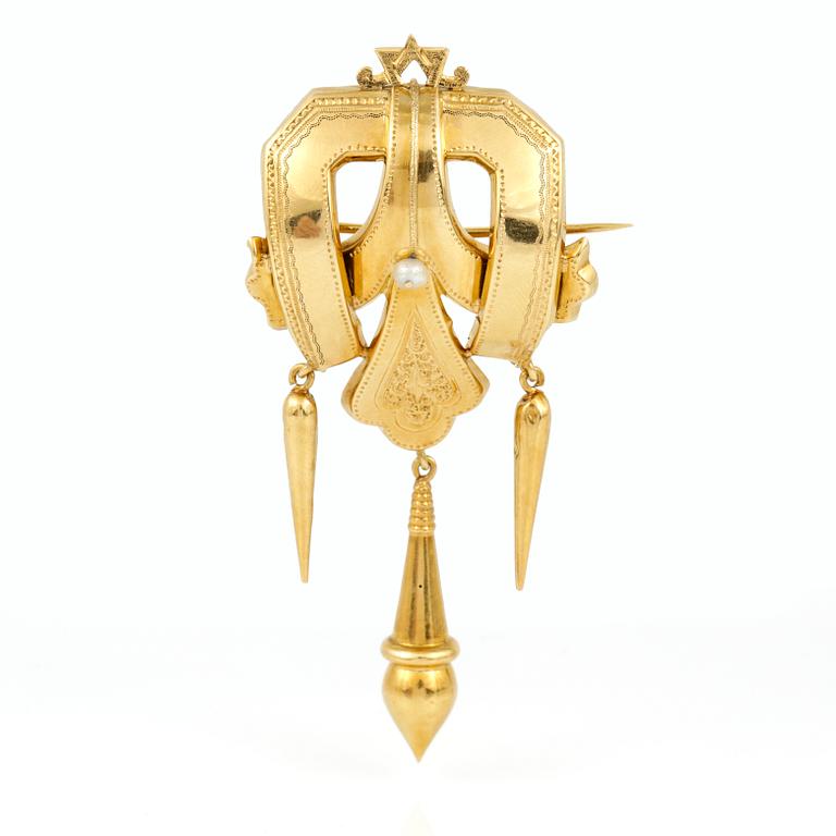 ARMBAND SAMT BROSCH, 2 delar, 18K guld med pärlor, brosch Dahlgren, Malmö, 1867. Vikt ca 15,91 g.
