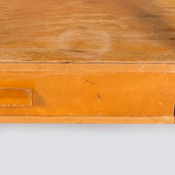 Alvar Aalto, bord / sidobord, modell 87, för O.Y. Huonekalu- ja Rakennustyötehdas A.B. tidigt 1950-tal.