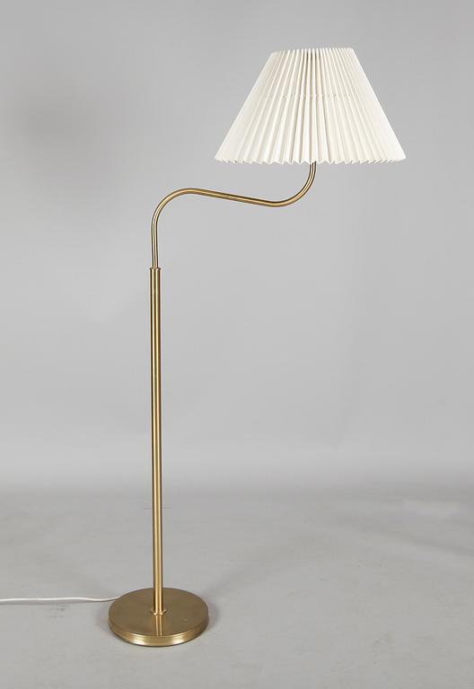 GOLVLAMPA, modell 2368/2148, "Stora Kamelen", Josef Frank, Firma Svenskt Tenn.