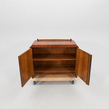 A walnut veneered Art Déco cabinet from the first half of the 20th century.