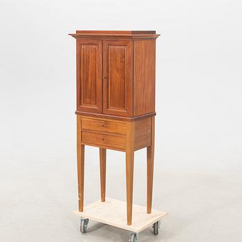 Cabinet, early 20th century.