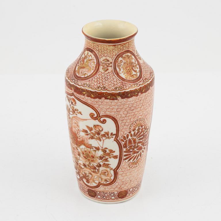 A porcelain vase, Japan, beginning of the 20th century.