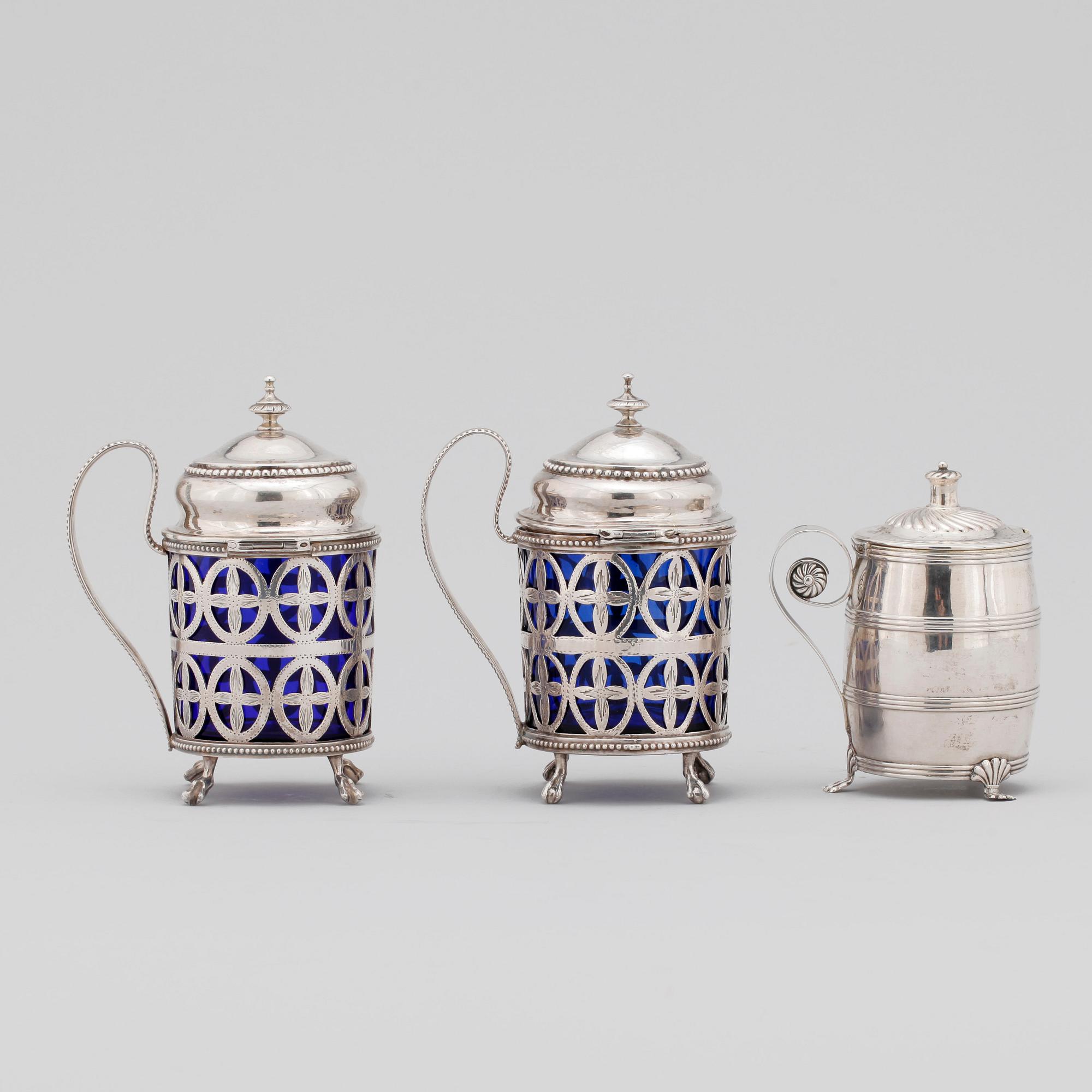 SENAPSKANNOR, 2 st, samt KANNA, silver, bl.a. Gustav Henrik Sidwall, Stockholm. 1700, 1800 resp 1900-tal. Vikt ca 433g.