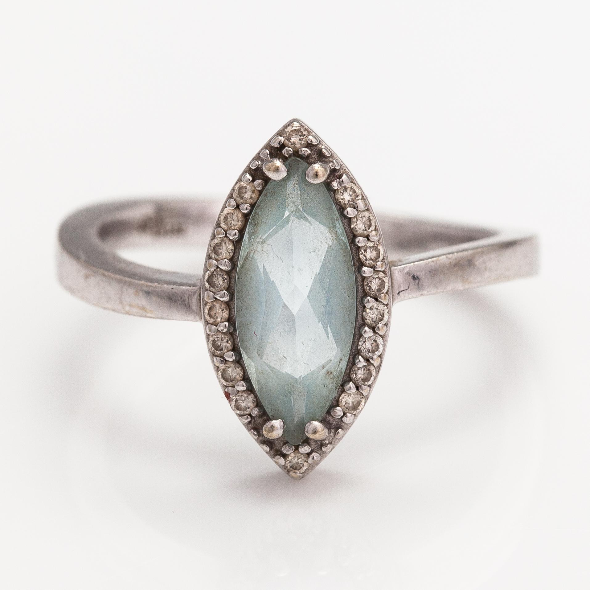 A 14K white gold ring with a topaz and diamonds ca. 0.12 ct in total. Faber art, Helsinki.