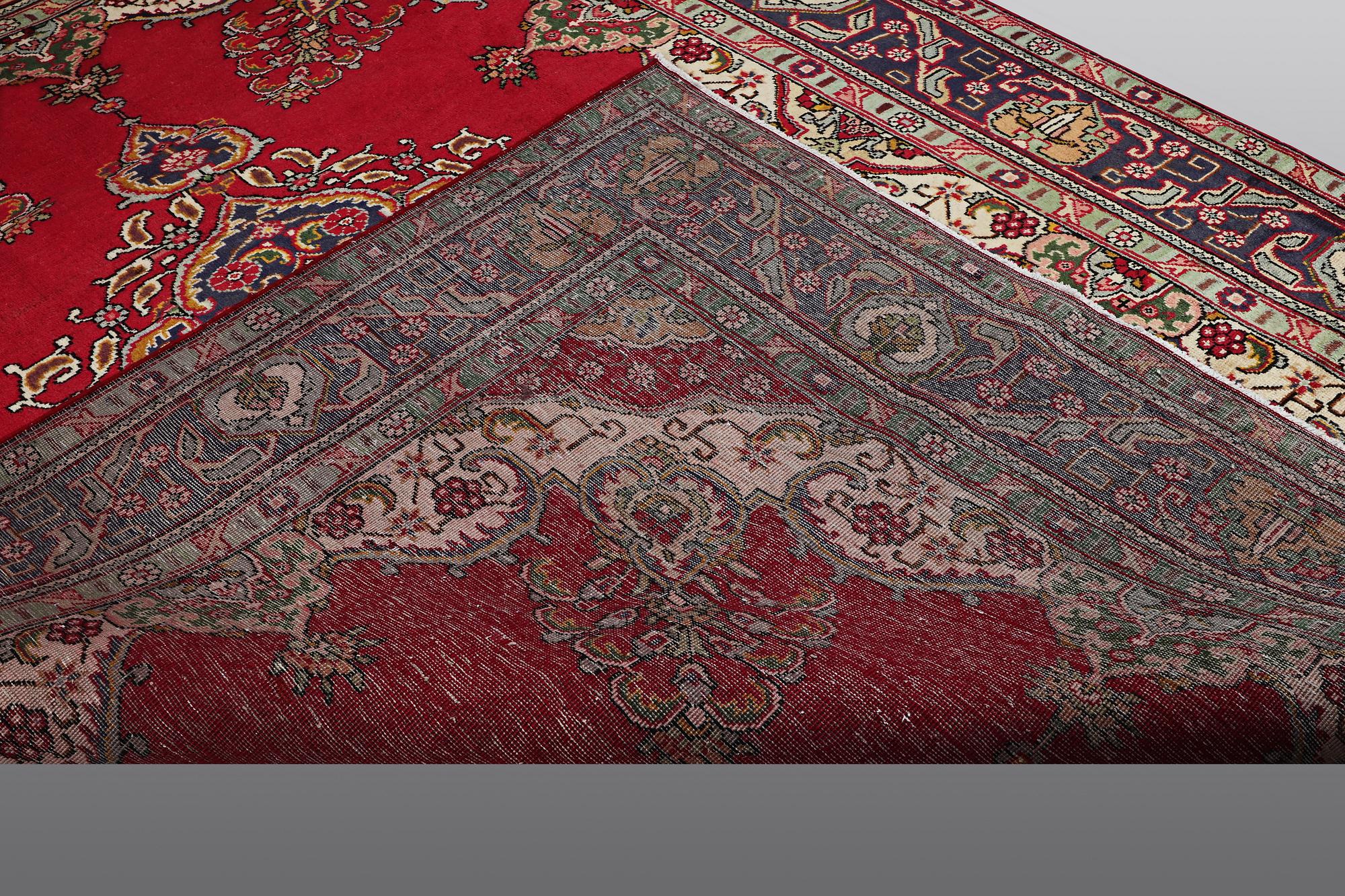 A carpet, Täbriz, 322 x 247 cm.