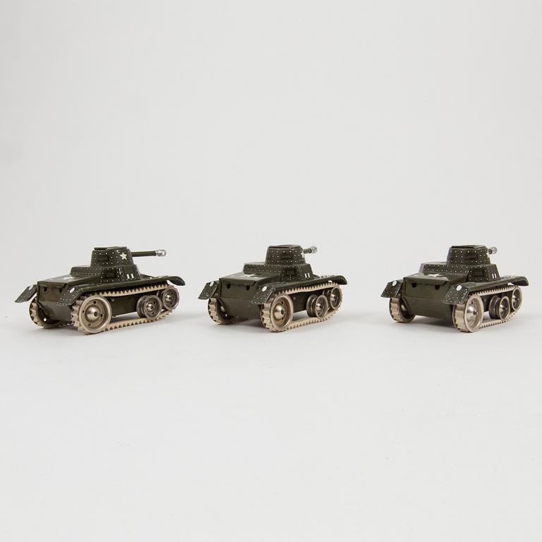 Three tinplate Gama tanks 70/3 Germany 1950s.