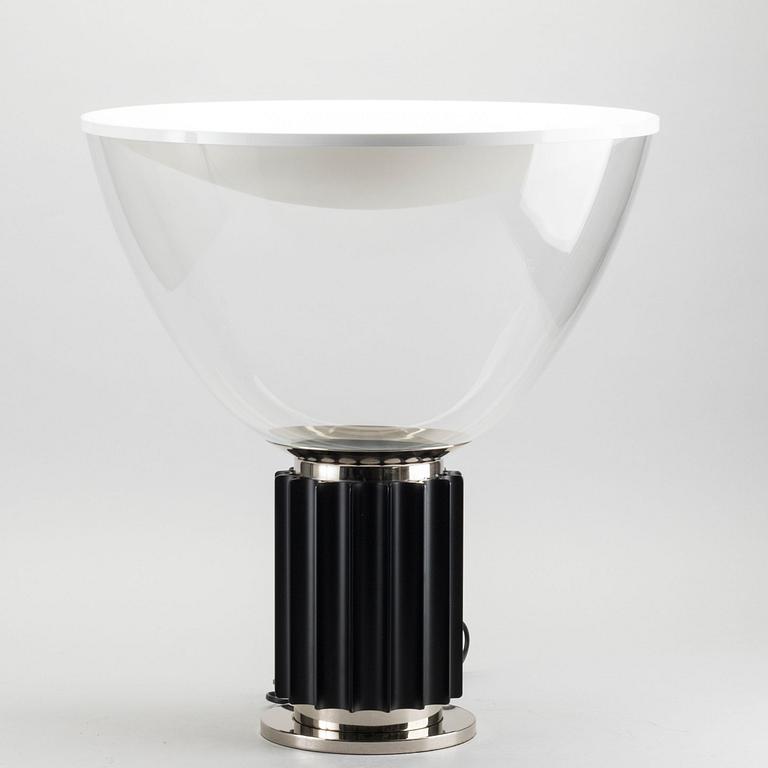 A TABLE LAMP "TACCIA DIMMER MUVIS" ACHILLE CASTIALIONI AND PIER GIACOMO, FLOS.