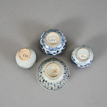 PARTI PORSLIN, fyra delar, Kina. Mingdynastin (1368–1644).