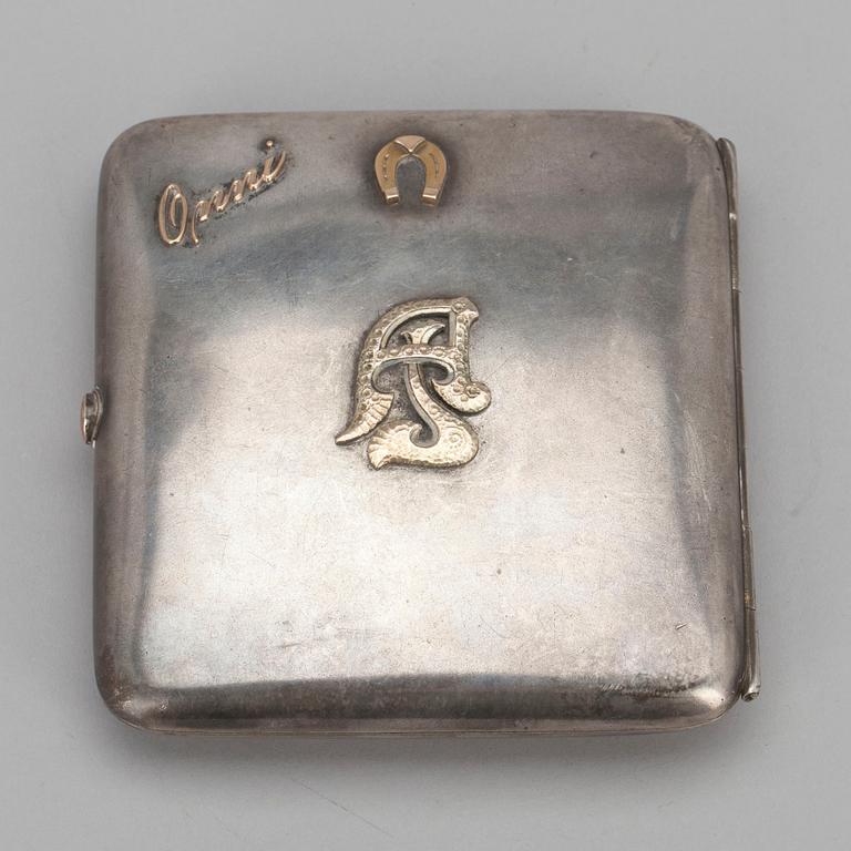 CIGARRETTETUI, 813 silver, guld. E. Montin, Vasa 1916. Vikt 191 g.