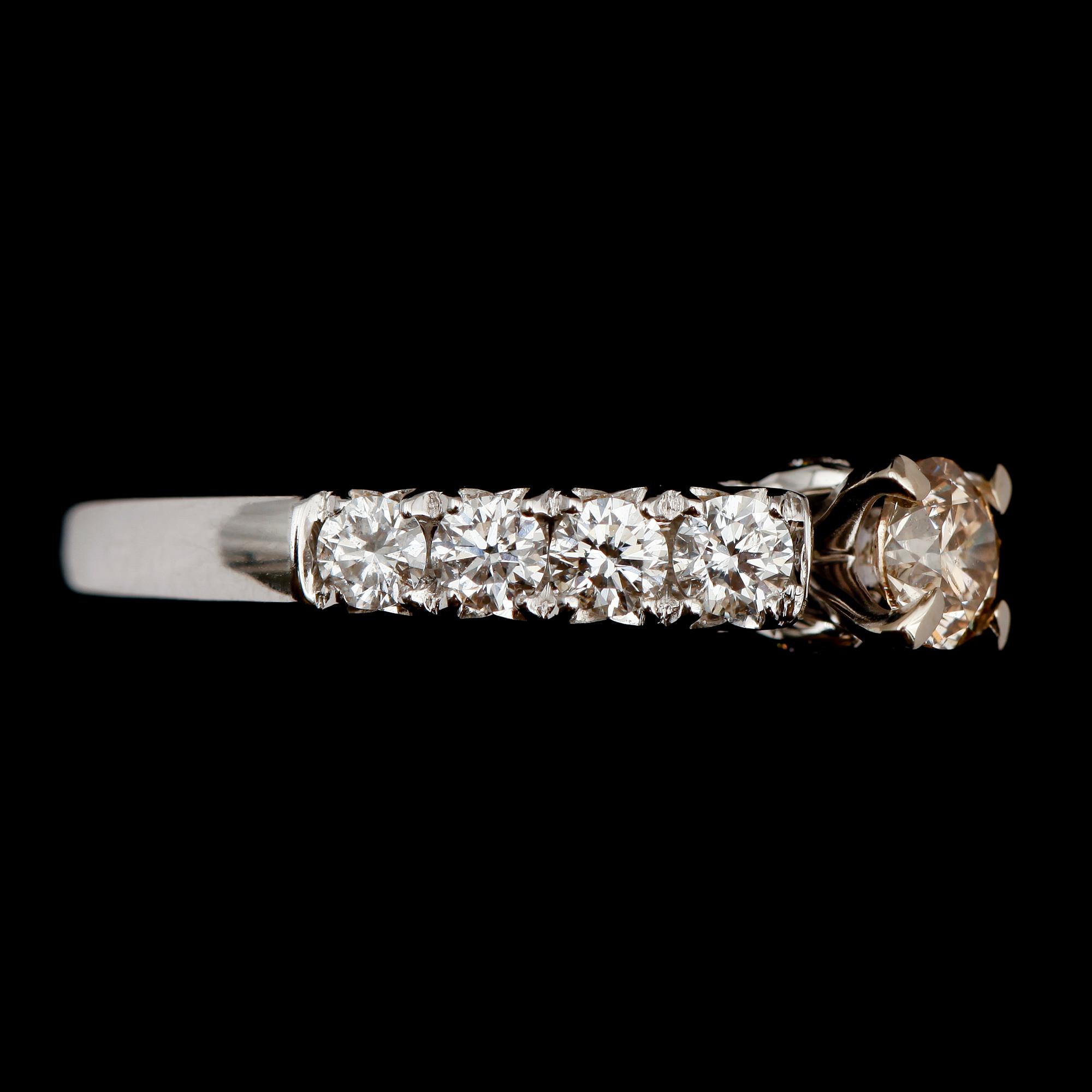RING, 14 k vitguld, briljanter, tot. ca 1.35 ct.