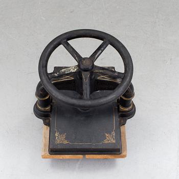 PLANT PRESS / BOOK PRESS, cast iron, around the year 1900.
