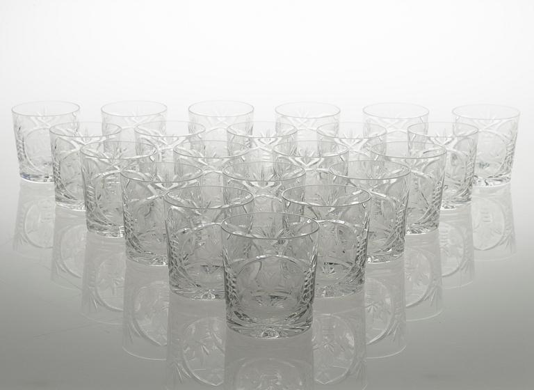 BÅLSKÅL, KARAFF och 87 st GLAS, glas.