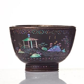 A peach shaped lacque burgaute bowl, 18th Century.
