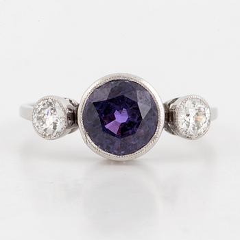 Mixed cut blue change of colour sapphire and old-cut diamond ring, with report Gem & Pearl lab.