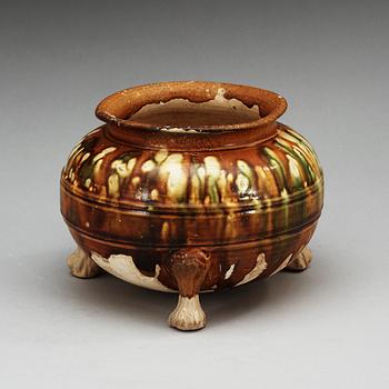 RÖKELSEKAR, lergods. Tang dynastin (618-907).