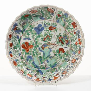 A famille verte dish, Qing dynasty, Kangxi (1662-1722).