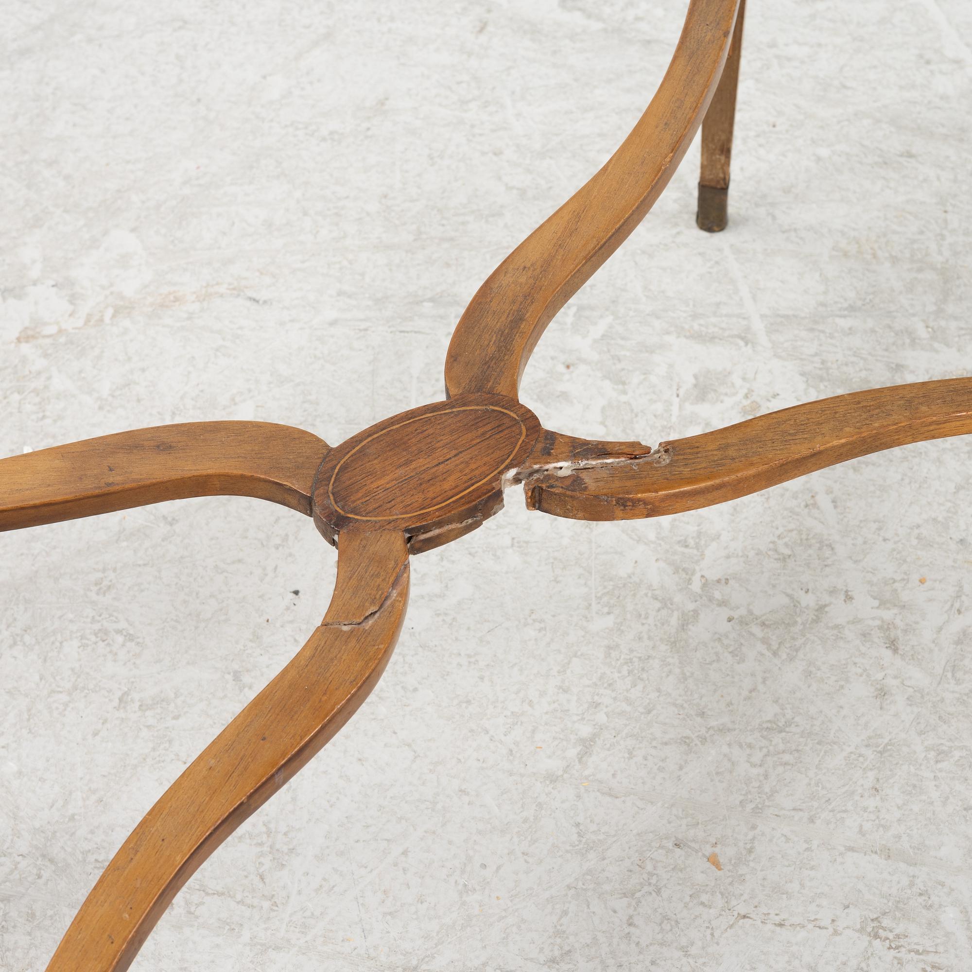 Side table, Swedish Gustavian style, from the first half of the 19th century.