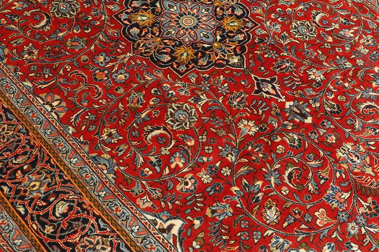 A carpet, Sarouk, ca 300 x 202 cm.