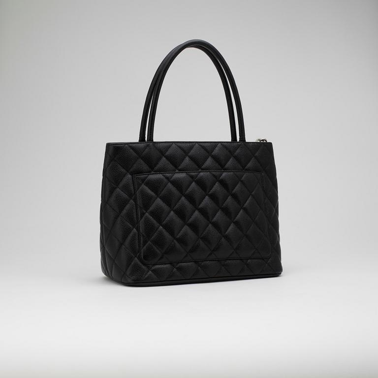 CHANEL, a black leather "Shopping" handbag.