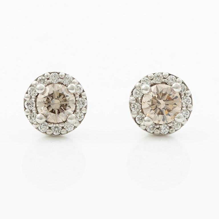 Earrings 14K white gold with brilliant-cut diamonds.